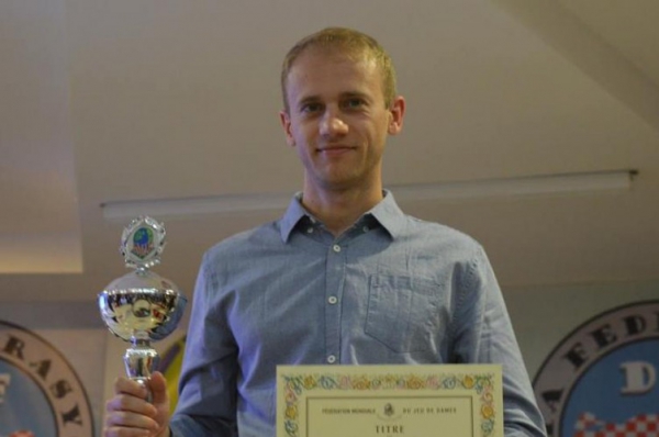 Чемпиона мира с шашек устранили на три года