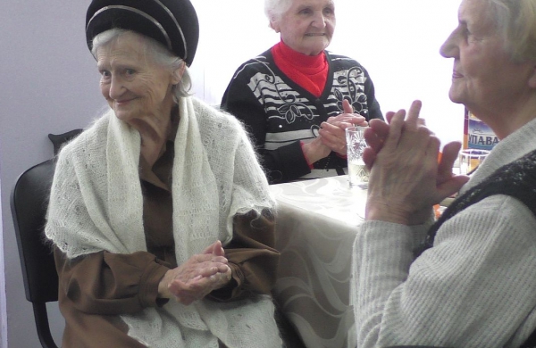 Першотравенский терцентр собрал ветеранов труда на Старый Новый год