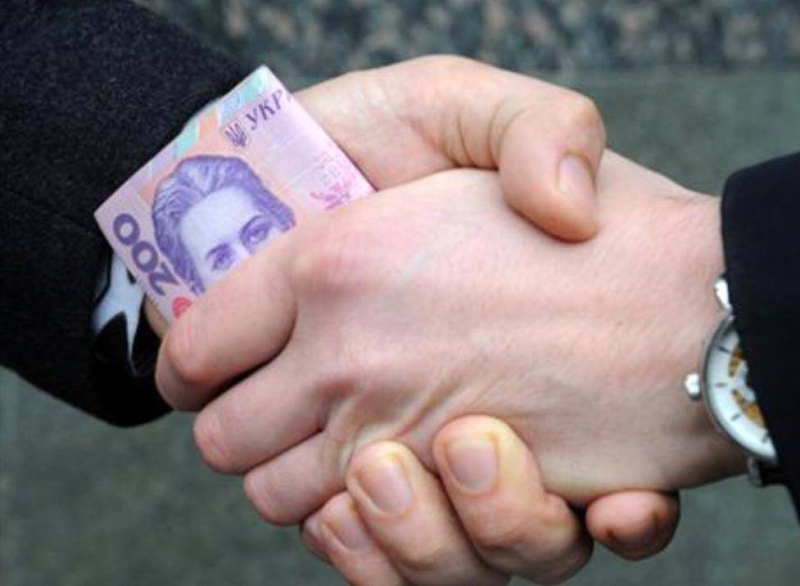 Лейтенант попался на взятке