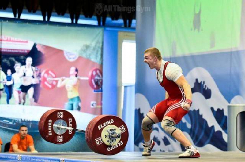 Днепровский парень завоевал золото Кубка Украины по тяжелой атлетике
