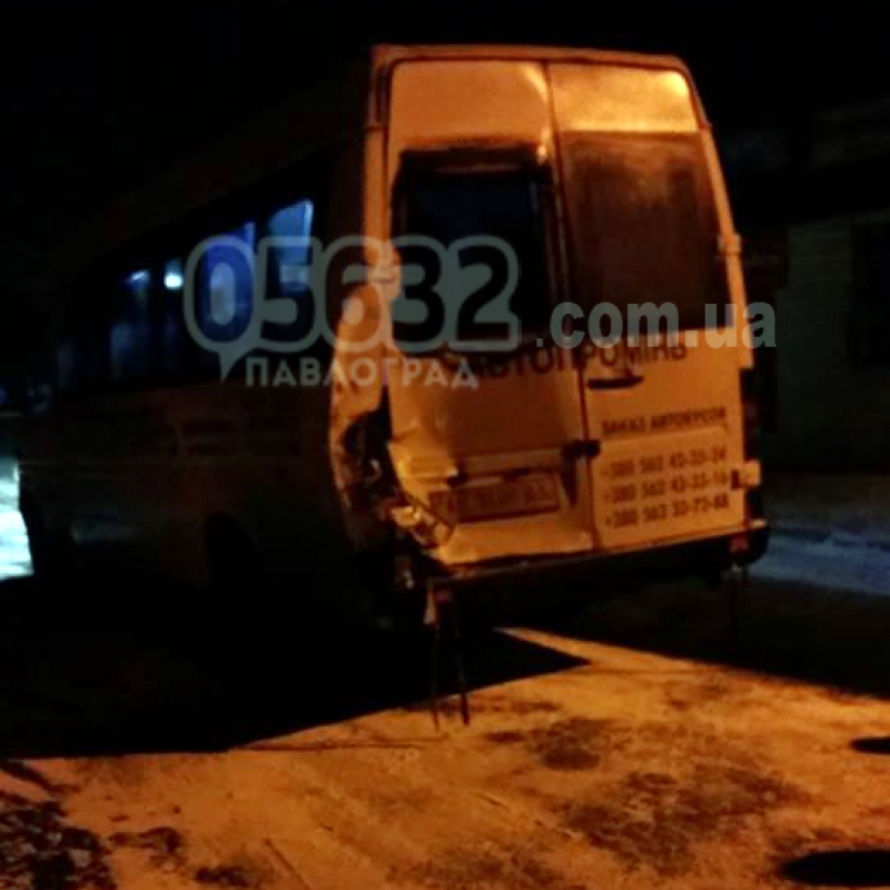 Под Павлоградом столкнулись маршрутки с пассажирами