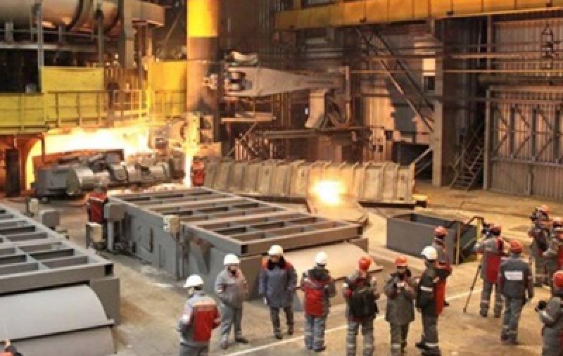 Ахметов останавливает шахты и заводы