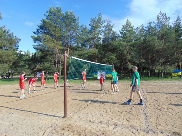 В модульном городке для переселенцев открылась волейбольная площадка