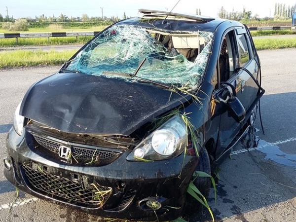 ДТП из-за ям на дорогах: Под Павлоградом Хонда слетела с моста в реку