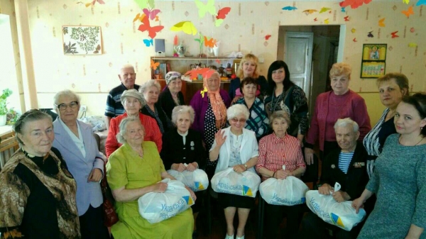 К Дню Победы Фонд Вилкула оказал помощь ветеранам, малообеспеченным, пенсионерам и инвалидам в Терновке