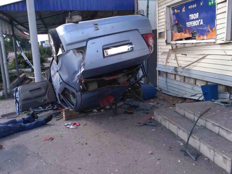 В Палограде легковушка влетела в кафе. Двое погибших один в больнице.