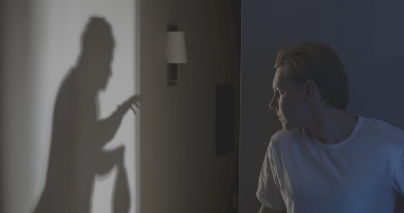 В Терновке ночью 26-летний парень ограбил частный дом 