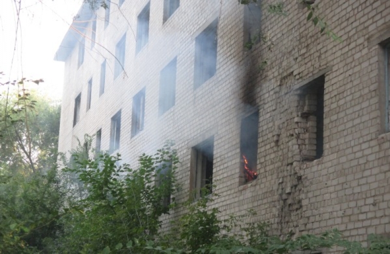 В Павлограде горело заброшенное общежитие 