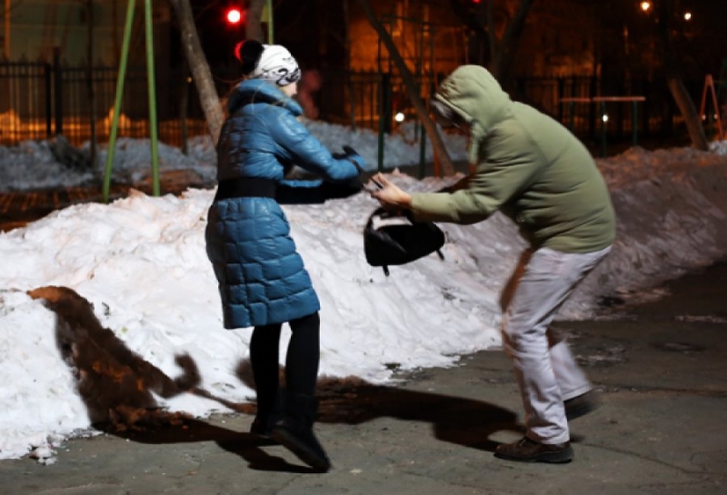 В Павлограде поймали грабителя который избил и ограбил девушку