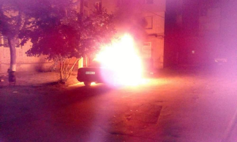 Горячая ночь у спасателей Павлограда: тушили машину, квартиру и баню (ФОТО) 