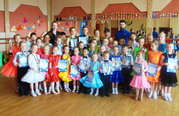 Павлоград танцевальный: «Аллегровцы» «взорвали» Кирилловку (ФОТО)