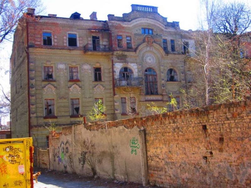 Павлоградская власть ищет бесхозные постройки, чтобы привести их в порядок 