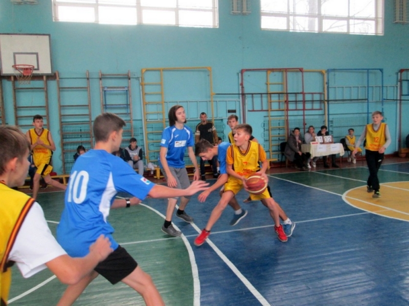 В Павлограде состоялся традиционный турнир по баскетболу в память учителя Виктора Еременко 