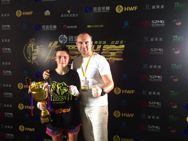  15-летний павлоградец поборол соперника на турнире по кикбоксингу в Китае