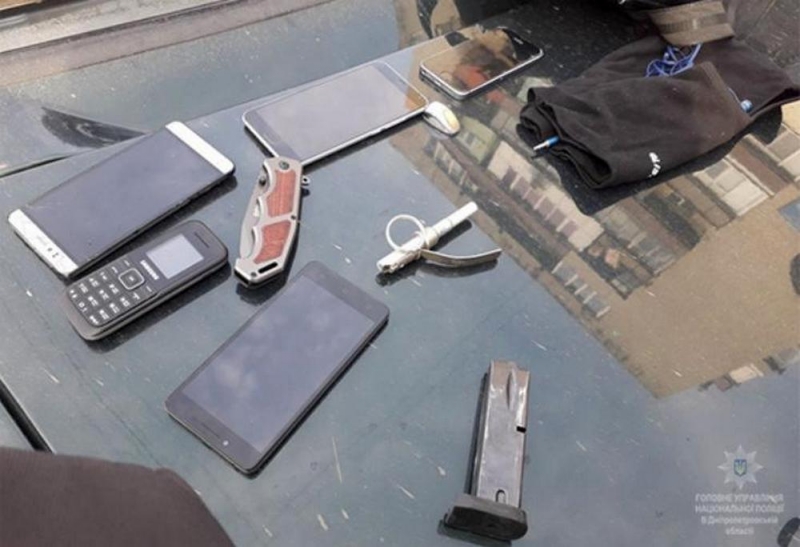 В Павлограде полицейские задержали вооруженную группу мужчин (ВИДЕО)