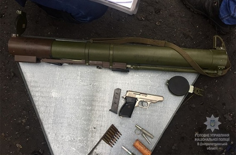 Целый арсенал оружия хранил мужчина у себя дома на Днепропетровщине (ФОТО)