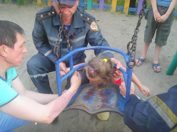  В Павлограде ребенку зажало голову в качели