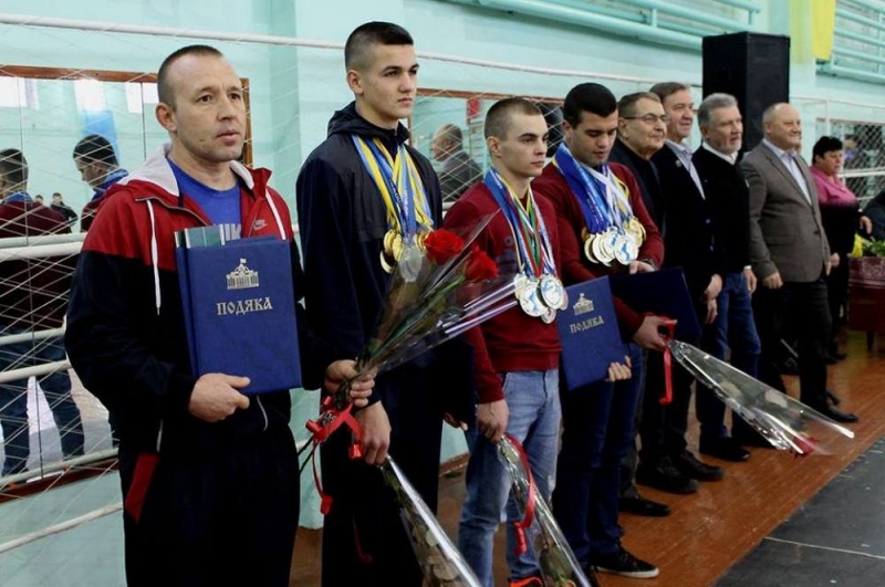 Лучшим кикбоксерам Павлограда вручили стипендии городского головы