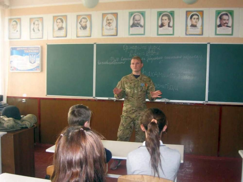 На патриотических встречах дети Павлоградщины узнали правду о войне на востоке Украины из первых уст