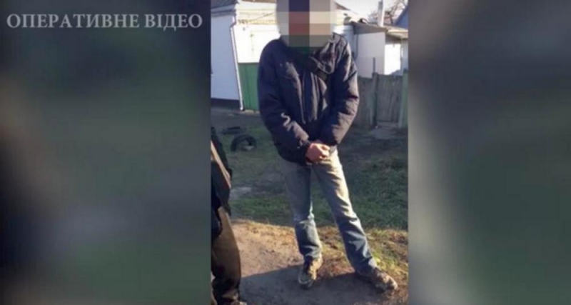 Ходил по улице с наркотиком: в Павлограде задержали мужчину с метамфетамином (ВИДЕО)