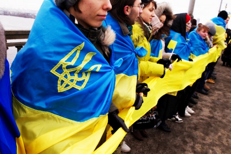 В День Соборности павлоградцы создали живой мост единства