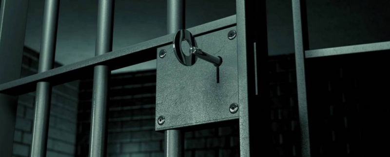 Павлоградец сначала ограбил авто, а на следующий день – магазин