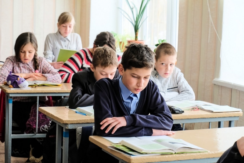 Школьников Павлоградщины отправили на вынужденные каникулы
