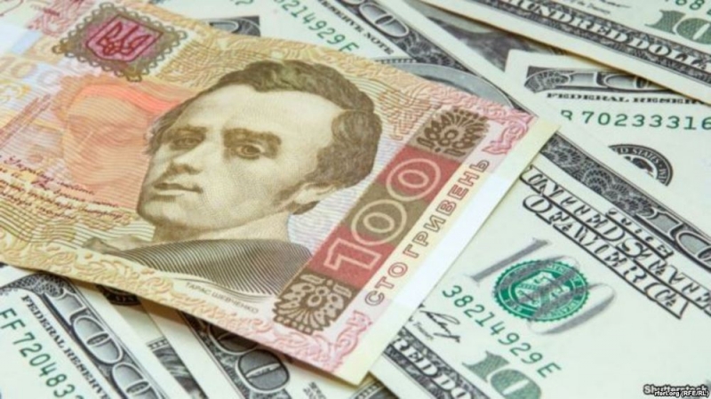 Курс валют: доллар и евро пока что дешевеют