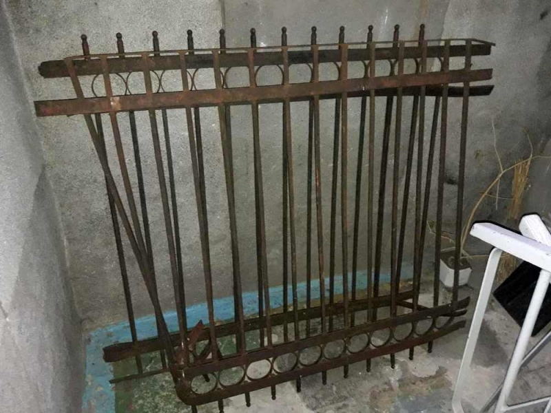 Двое павлоградцев пытались оставить детсад без ограждения, а получили уголовное дело