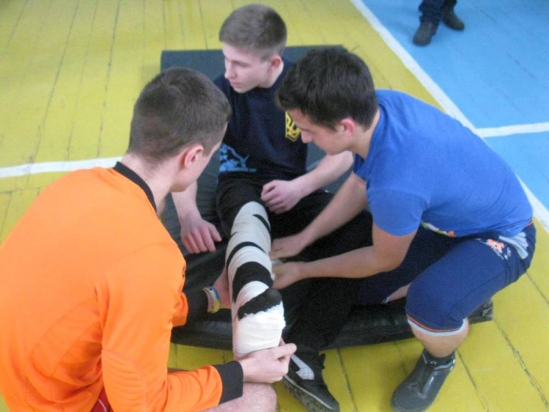 Школьники Павлограда взяли в руки винтовки, противогазы и отправились оказывать первую помощь…