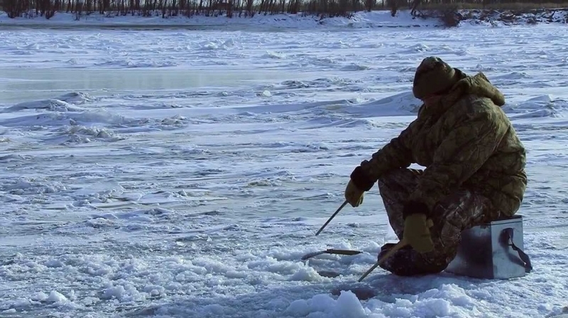 Жителей области призывают отказаться от зимней рыбалки