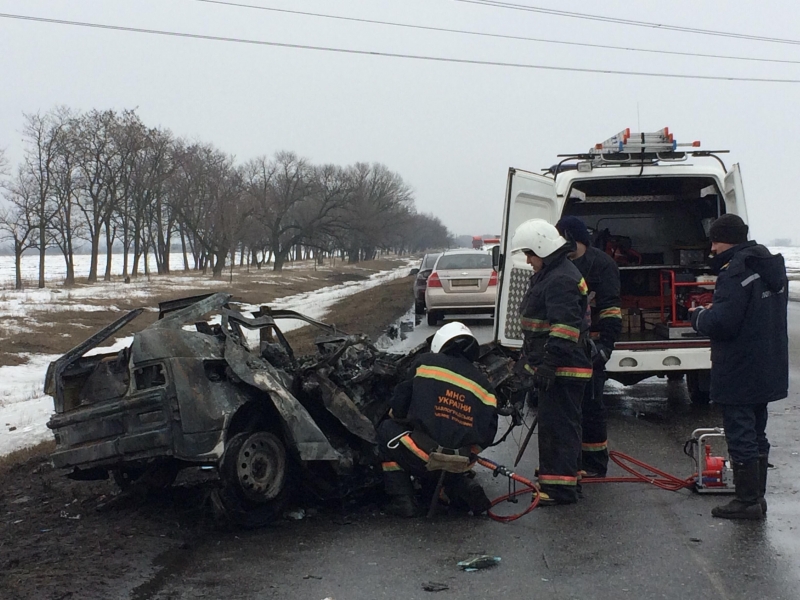 Маштабное ДТП под Павлоградом: 3 погибших и 3 трое пострадавших