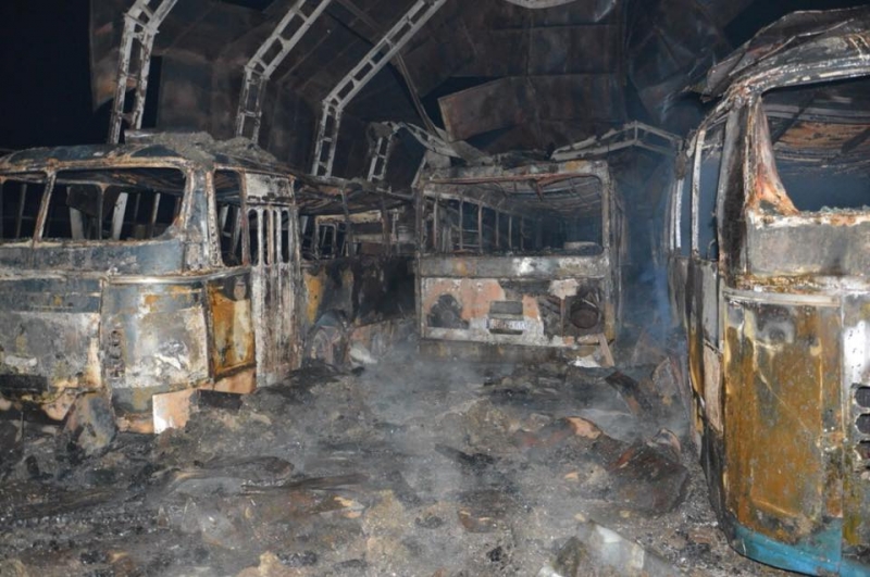 В Першотравенске сгорели 17 автобусов компании ДТЕК