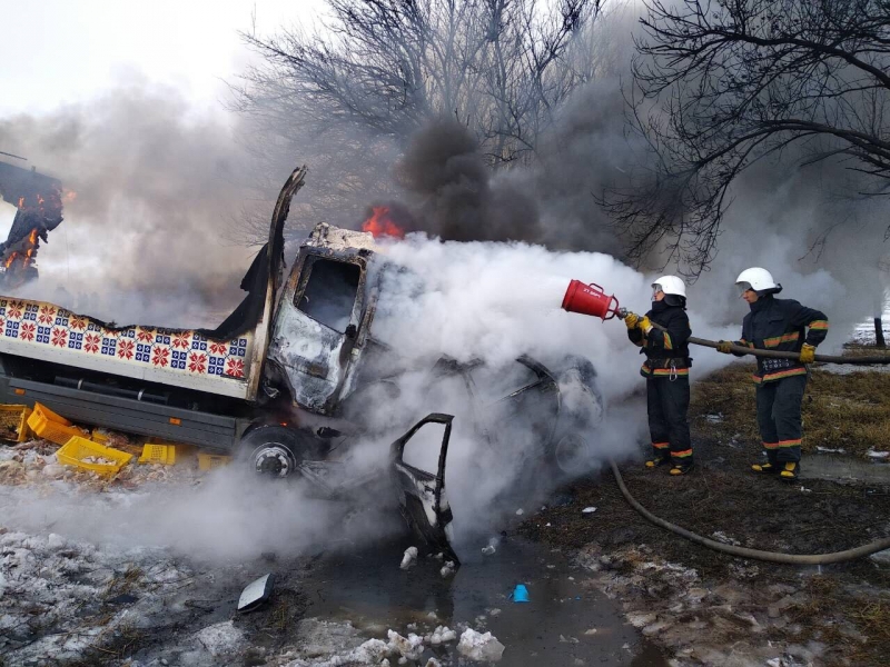 UPD: Полиция устанавливает личность семьи погибшией в ДТП