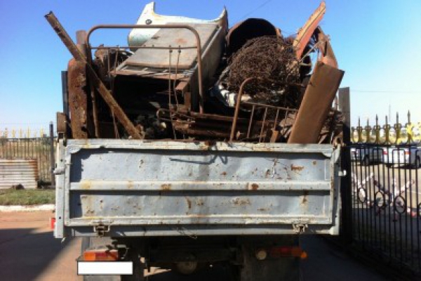 Павлоградец пытался незаконно перевезти 5 тонн металлолома