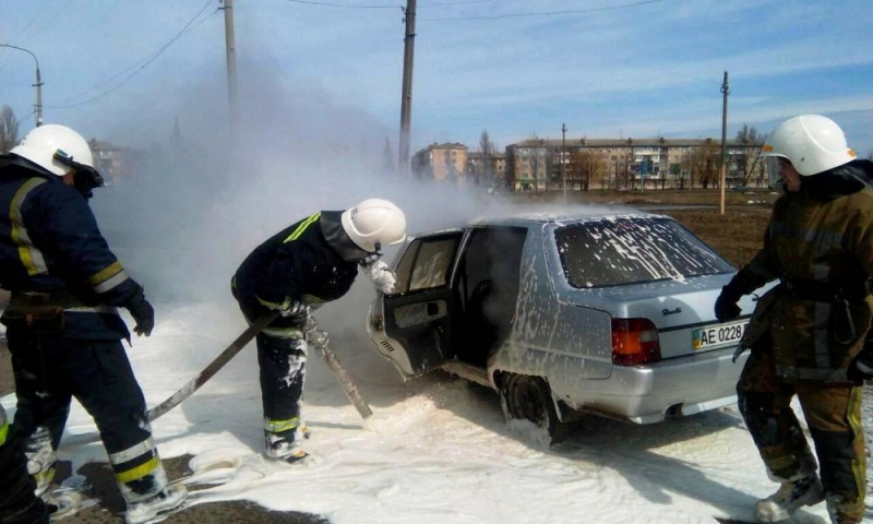 В Павлограде загорелся автомобиль во время движения