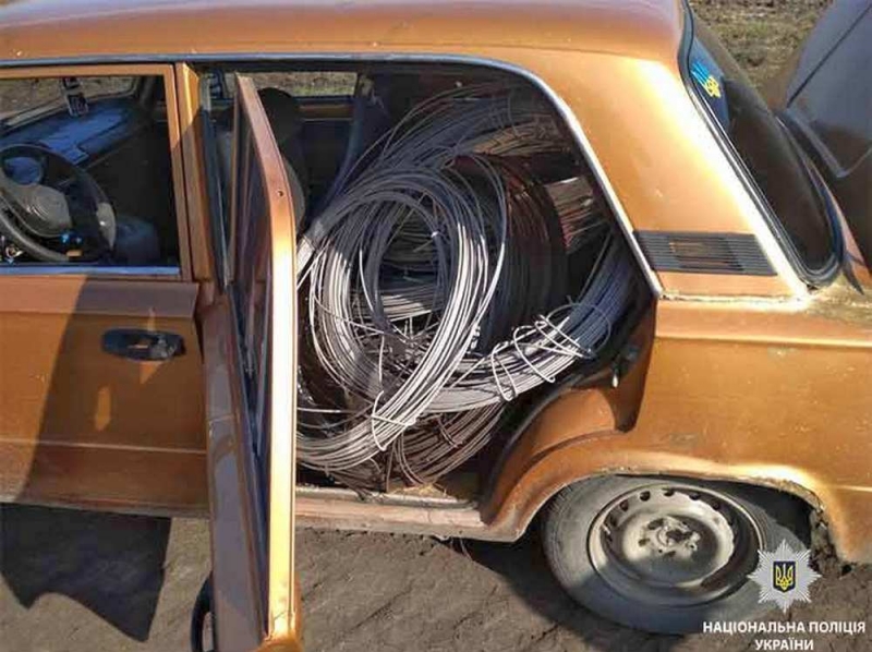 Двое павлоградских молодчиков оставили без связи две железнодорожные станции