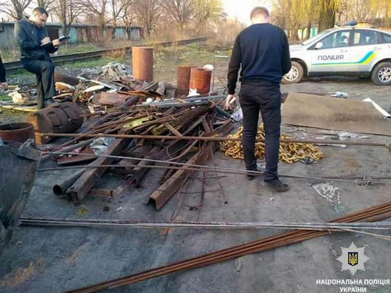 В 10-ти незаконных металлоприемниках Терновки полицейские изъяли немало интересных вещей...