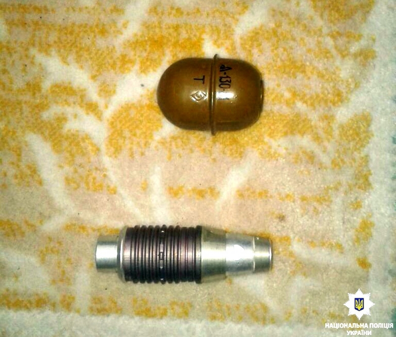 У павлоградца дома полицейские нашли ручную дистанционную гранату