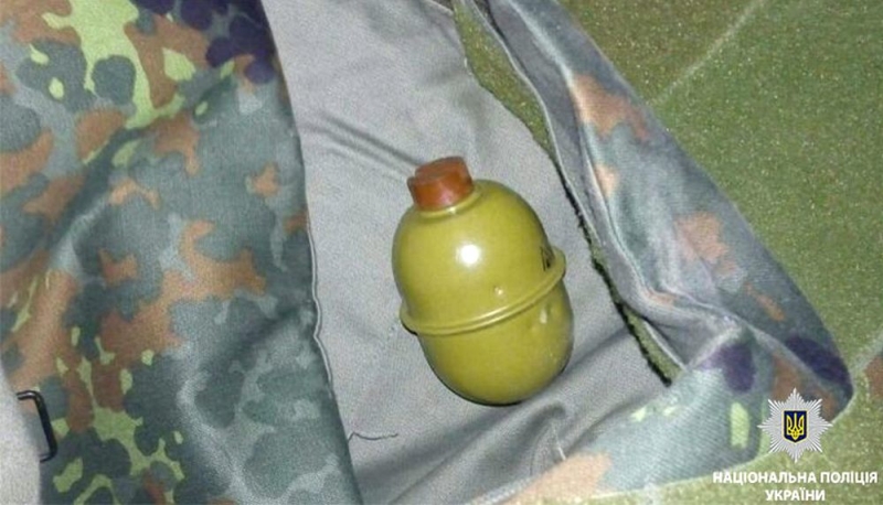 У павлоградца и першотравенца полицейские изъяли взрывоопасные «сувениры»