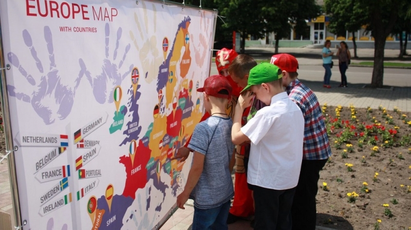Павлоградские дети «путешествовали» по Европе и овладевали новыми профессиями