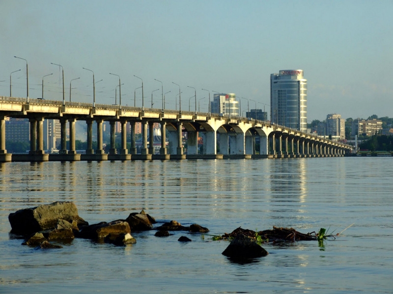 Полезно для водителей: в Днепре частично перекрыт Центральный мост