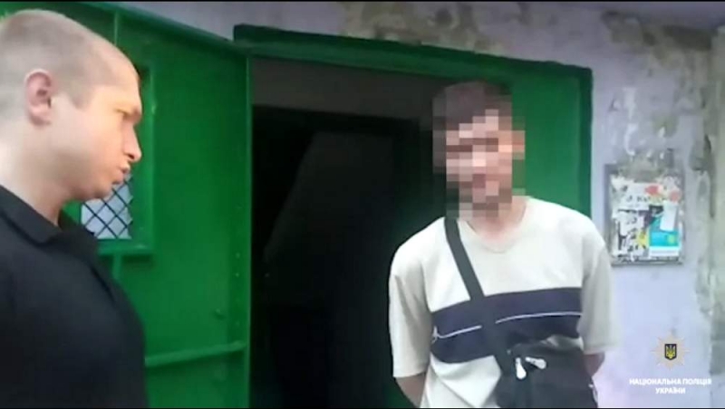 За хранение наркотиков полицейские задержали троих мужчин