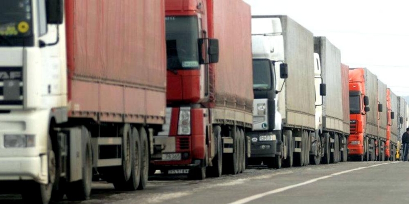 Из-за жары грузовикам запретили передвигаться по дорогам Днепропетровщины