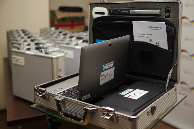 Управление соцзащиты Павлограда получило от Германии мобильный кейс