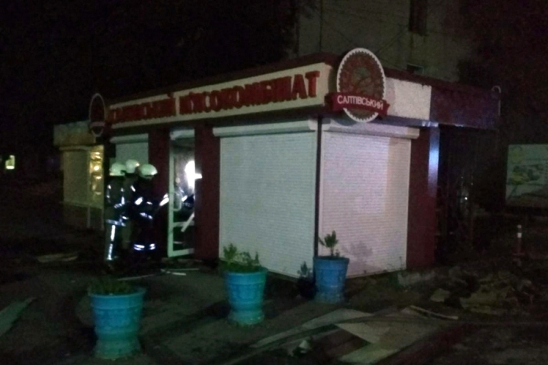 В Павлограде огнеборцы спасали от пожара «мясной» МАФ