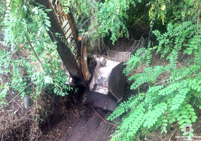 Копы задержали мужчин, которые воровали трубы оросительной системы (ВИДЕО)