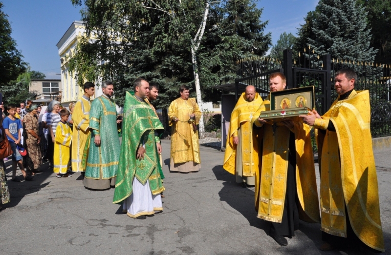 Святыня прибыла: павлоградцы могут просить у мощей счастья в семейной жизни