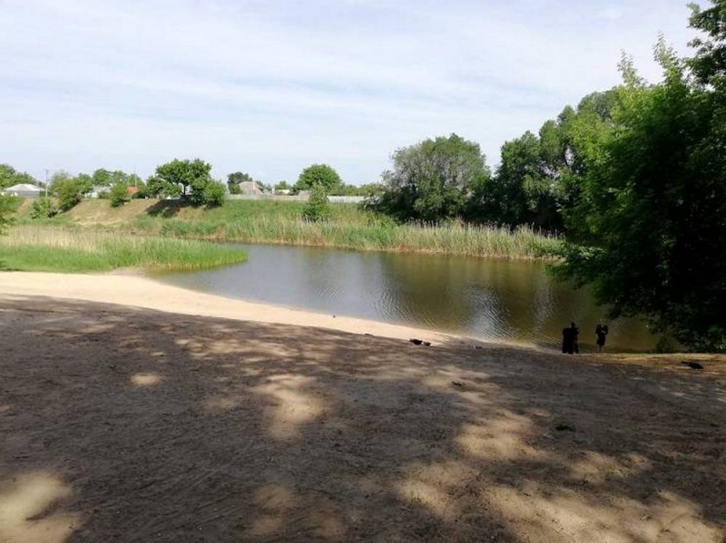 В Павлограде в районе городского пляжа парень нырнул и исчез под водой