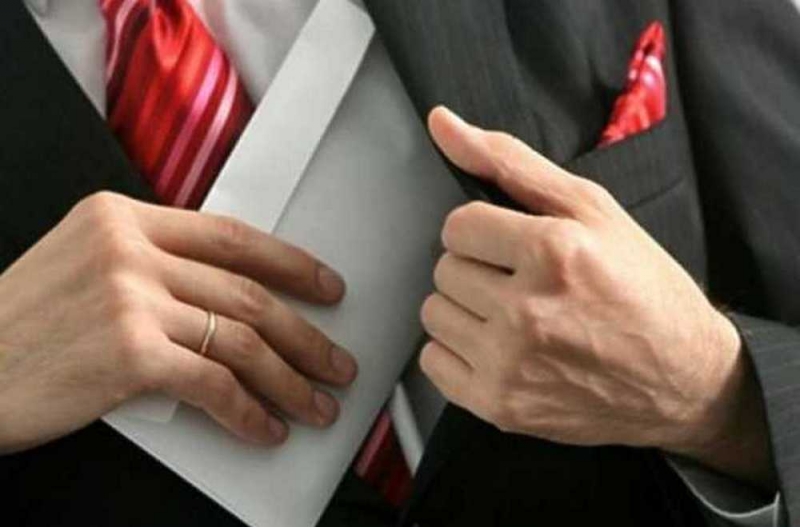 Руководство Павлоградской РГА призывает сообщать о фактах коррупции в ее стенах